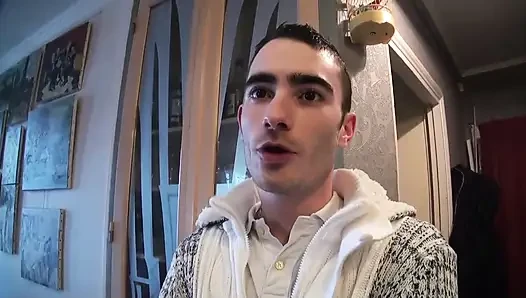 Güzel 19 yaşındaki orospu, kayınbiraderiyle porno çekiyor