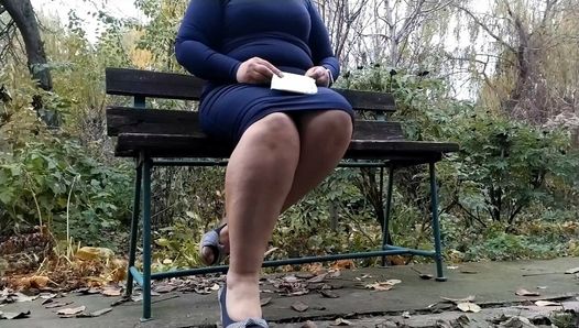Curvy MILF pisses through padded panties. Do you think it will absorb all the juice or leak?