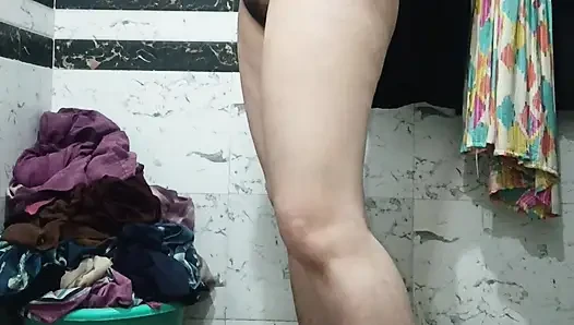 Priya si kakak ipar india lagi pamer pantat bahenolnya