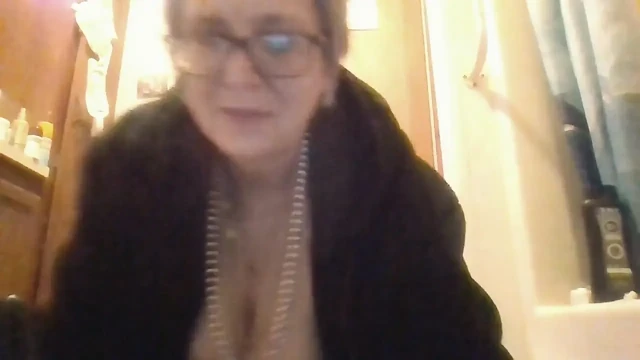 Stripping Tease Yoga Flash Pussy