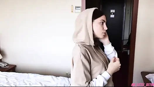 Arkadaşımın karısını sikiyorum ve kameraya çekiyorum - oral dölleme