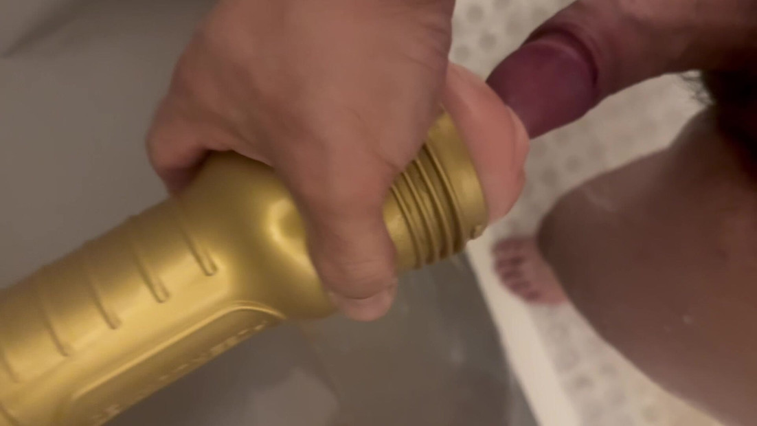 Fleshlight fuck and cumshot.