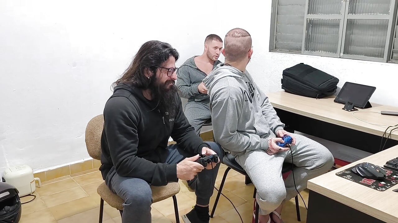 3 heteros playing naked