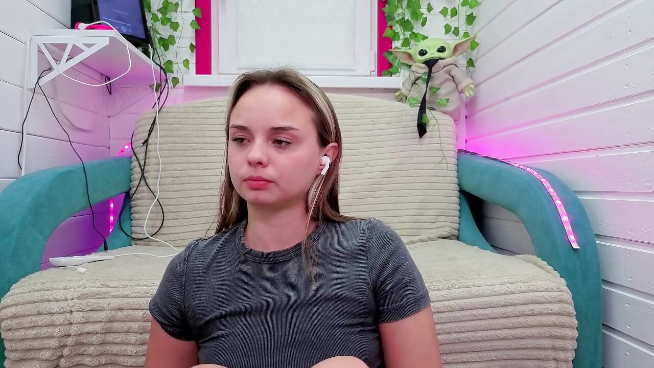 MisssVikki alone home. AllMyinks MisssVikki