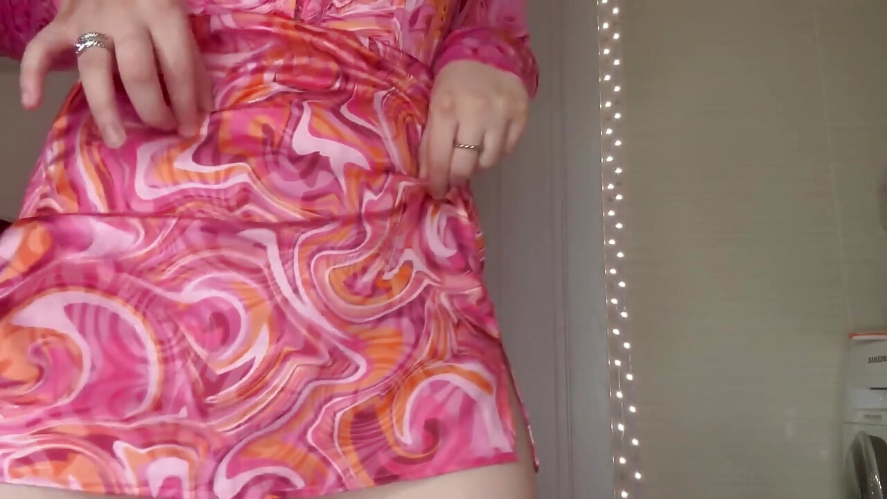 Striptease en neuk poesje van dichtbij. Up rokken neuken