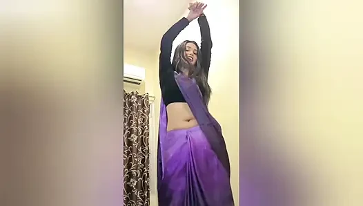 Kakak tiri bhabhi India dan saudara tiri ngentot gaya doggy habis-habisan