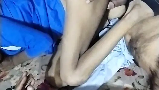 Güzel liseli kız erkek arkadaşıyla sert sikiliyor