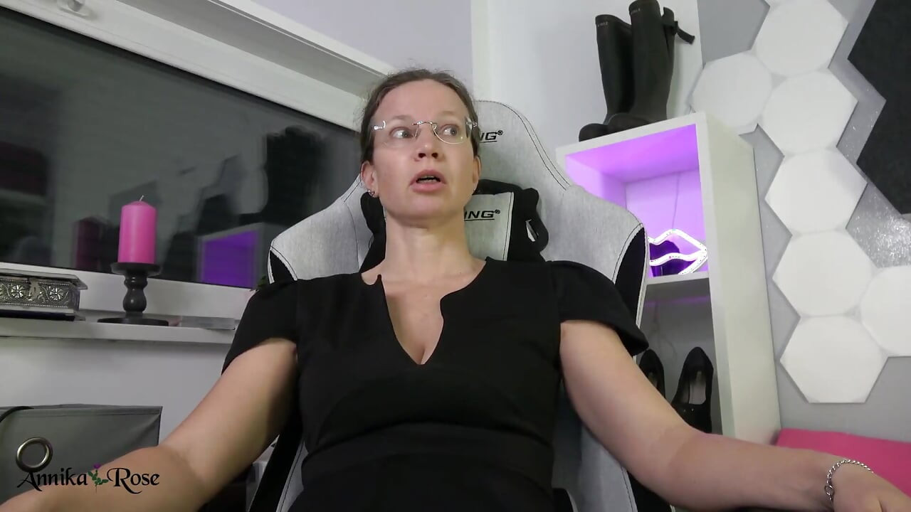 Im Büro Einen Porno Gesehen Und Die Tür Angelehnt
