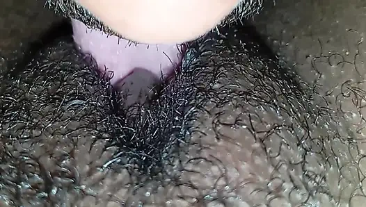 Brandneue bbw gibt die muschi in der favela-hütte.