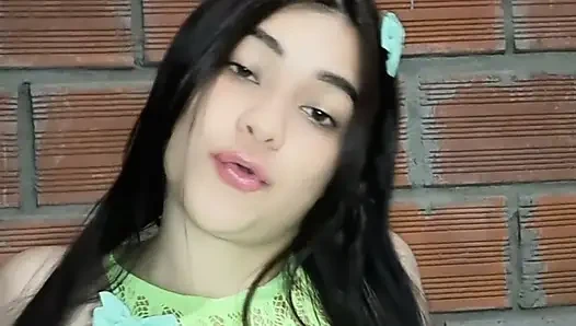 Üvey annenize doğru elbiseyi seçmesinde yardım edin, o da içine boşalmanıza izin verir