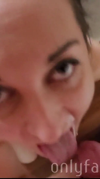 J’adore faire jouir les bites le matin | Clip 1