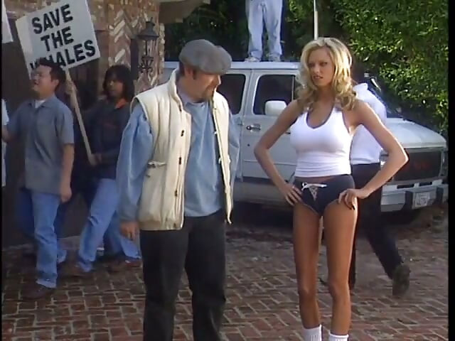 Hot teen with sweet pussy wants to gain experience with an older dude outdoors