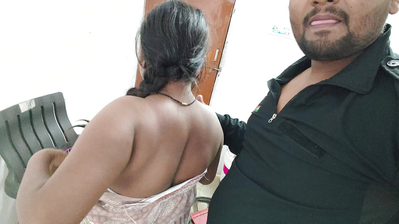 Devar apni bhabhi ki big boobs pahli bar aapne jibh se chat raha he - daver suking bhabhi boobs.