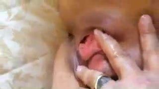 Sexymilfsue loves to be finger fucked & squirt