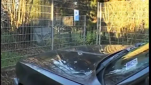 Sarışın kız amcığını birçok farklı yarakla parçalıyor