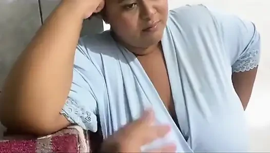 Tefeci borcunu tahsil etmek için evime geldi, hiç param yoktu, bu yüzden ağzıma ve eve çok döl aldım