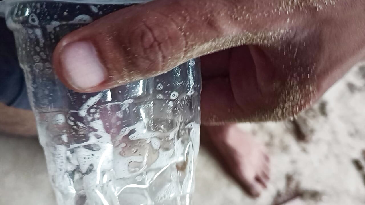 Igraj se sa seksualnom igračkom da se mastrubiraš do velikog kurca da svršiš
