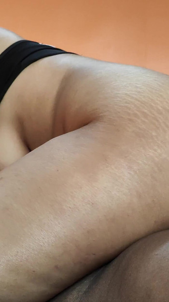 来自“大屁股拉丁女孩-业余夫妇的粗暴性爱”的迷人时刻