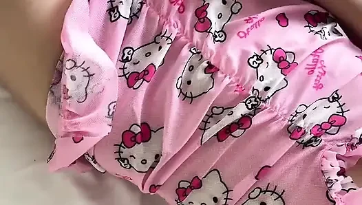 Kitty si cewek hot dengan lingerie merah muda menggoda dengan lingerie merah muda dengan perlahan