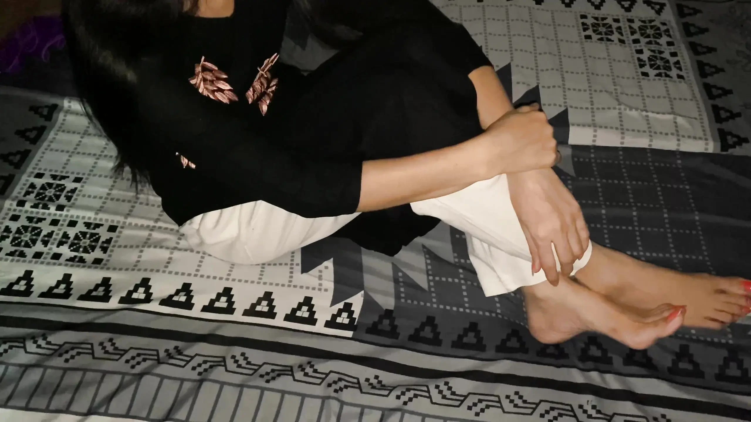 A big-assed aunty invited me over to her house. And then, she made me fuck her big ass all night. NEW XXX VIDEOS