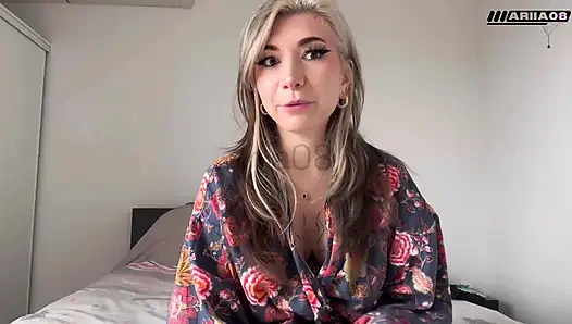 Zierliche französische Goth-Tests mit doppeltem Dildo-Hintern und Muschi