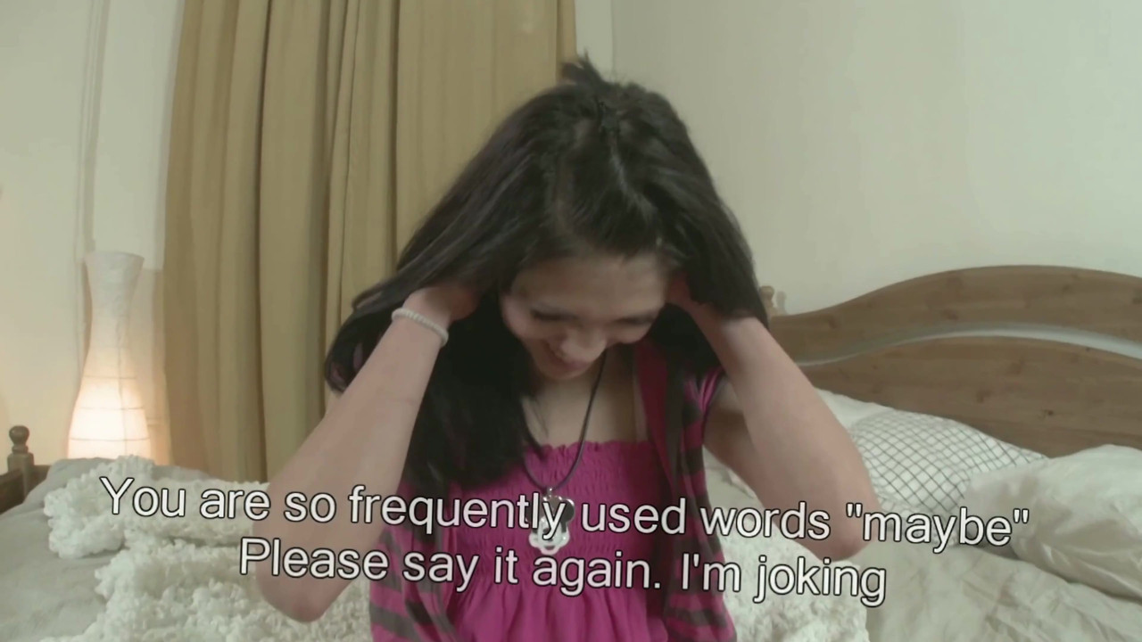 若くて新鮮な体を持つホットなロシア人ブルネットが大きなペニスに激しく犯される