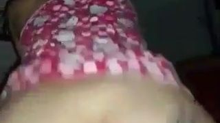 Девушка занимается сексом со своим бойфрендом в домашнем видео