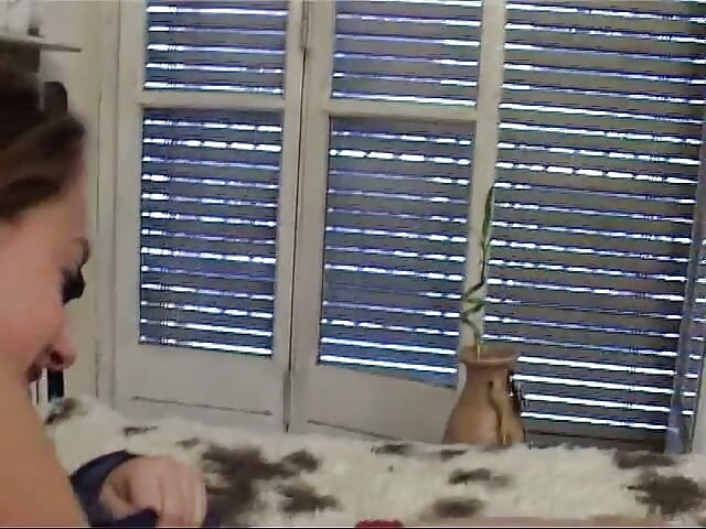 ¡Una verga grande para una boquita amateur dulce!