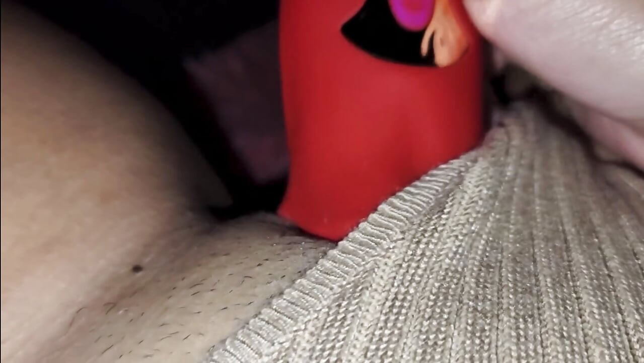 Powerful toy that eats, my pussy, it reached heaven and gives me an orgasm