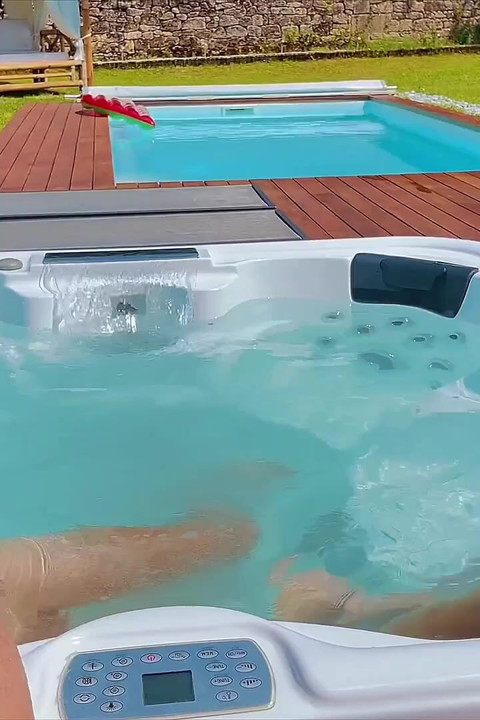 Sıcak Jakuzi Tam Güneşte
