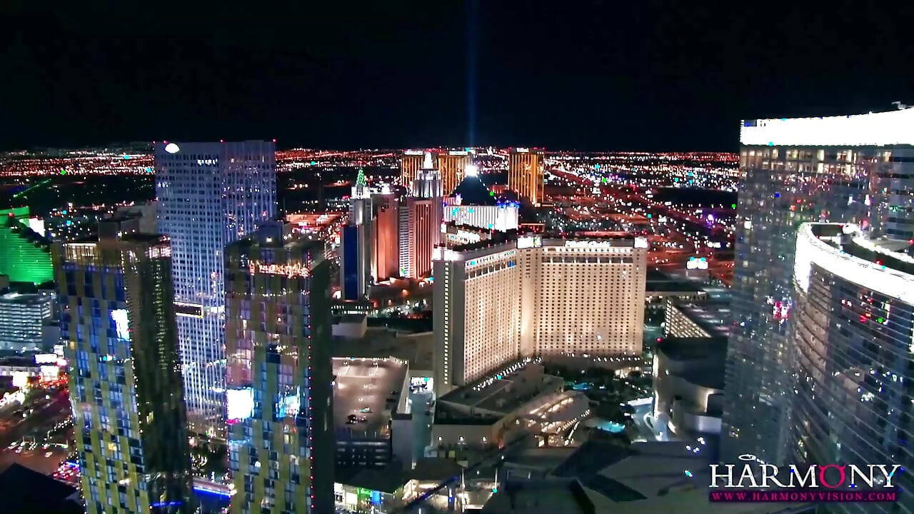 Two hot lesbians pleasing their quims