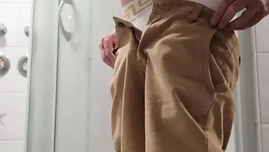 Banyoda soyun ve taşakların etrafında yarakla ve oturma odası kanepesine boşalma