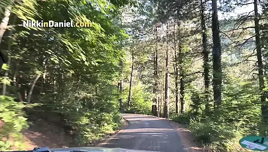 Kencan hot sama gadis seksi yang berakhir dengan di dalam mobil liar