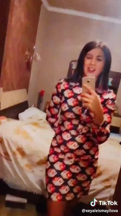 Aze Tiktok girl pantyhose feet