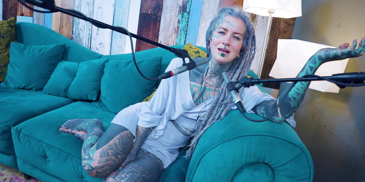 Hablo de P - Passion - asmr podcast sfw hablando gótica flaca chica dreadlocks tatuada modelo tatuada chica tatuada