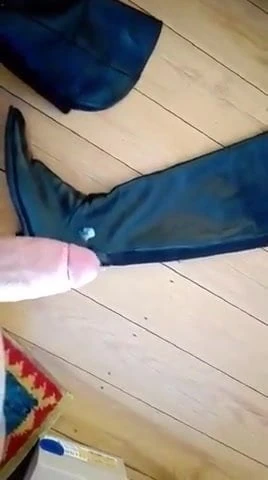 Wanking on skisters boots