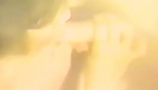 Azgın esmer gerçek acımasız yarak emiyor