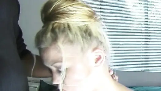 Bu mükemmel sarışın bebek anal sikilmek için burada