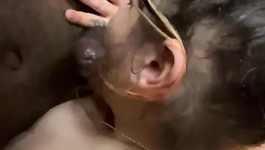 Tante semok ini dientot habis-habisan sampai mengerang keenakan