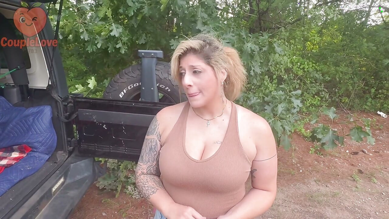 Milf varada traga una carga