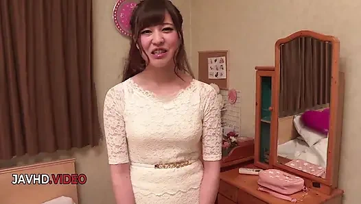 Знойная азиатская крошка Май Огино оглушает своими серьезными навыками минета в чистом тепло