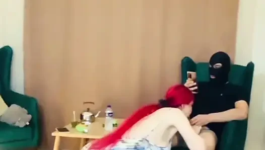 Aldatılan kocam vücudunu arkadaşlarına gösterdiğinde sinirleniyor