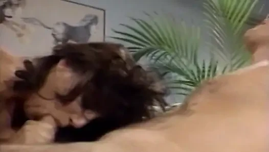 Pria sange ini crot di wajah cewek cantik rambut cokelat setelah ngentot memek berbulunya habis-habisan