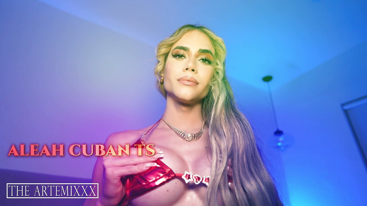 הופעת הבכורה הגדולה של Aleah Ft Aleahcubants