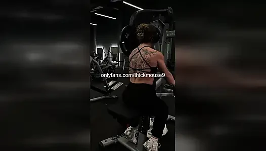 Tiktok genç kızın amcık kayması: kazara bakire maruziyeti!
