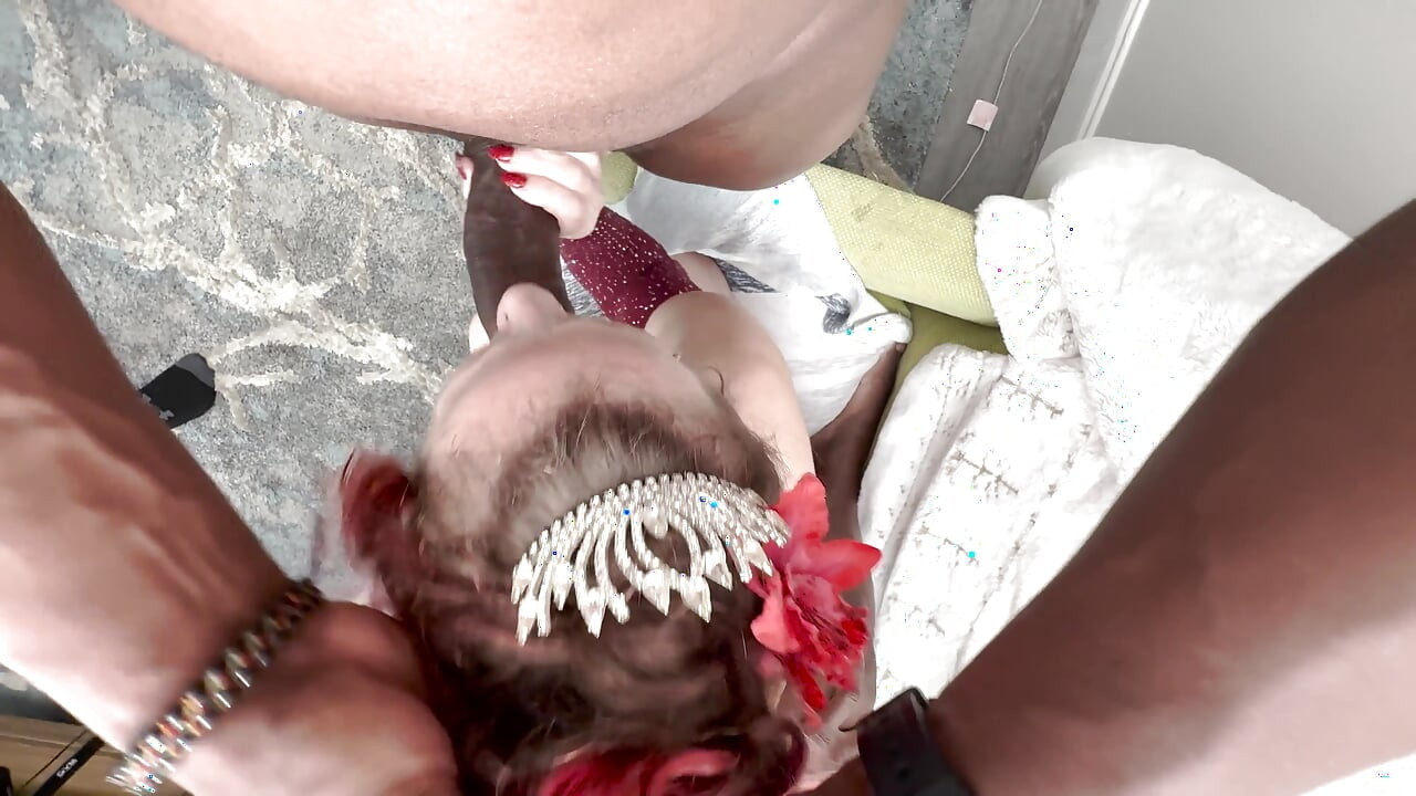 Golpeando a la pequeña puta ucraniana