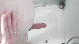 Masturbação no chuveiro relaxada