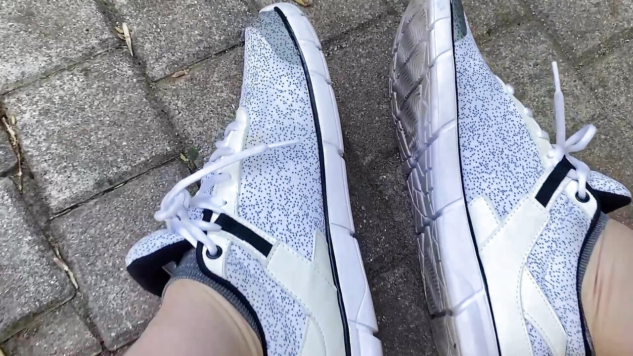 Fuori porta scarpe sporche piedi che puzzano
