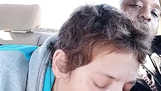 Грязная уличная шлюха пьет мою сперму на завтрак. МАМАША