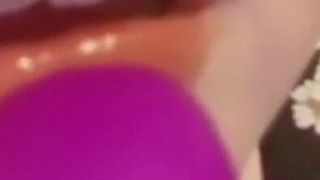 Youngenglishbbw - spremendo le mie tette succhiando il mio dildo